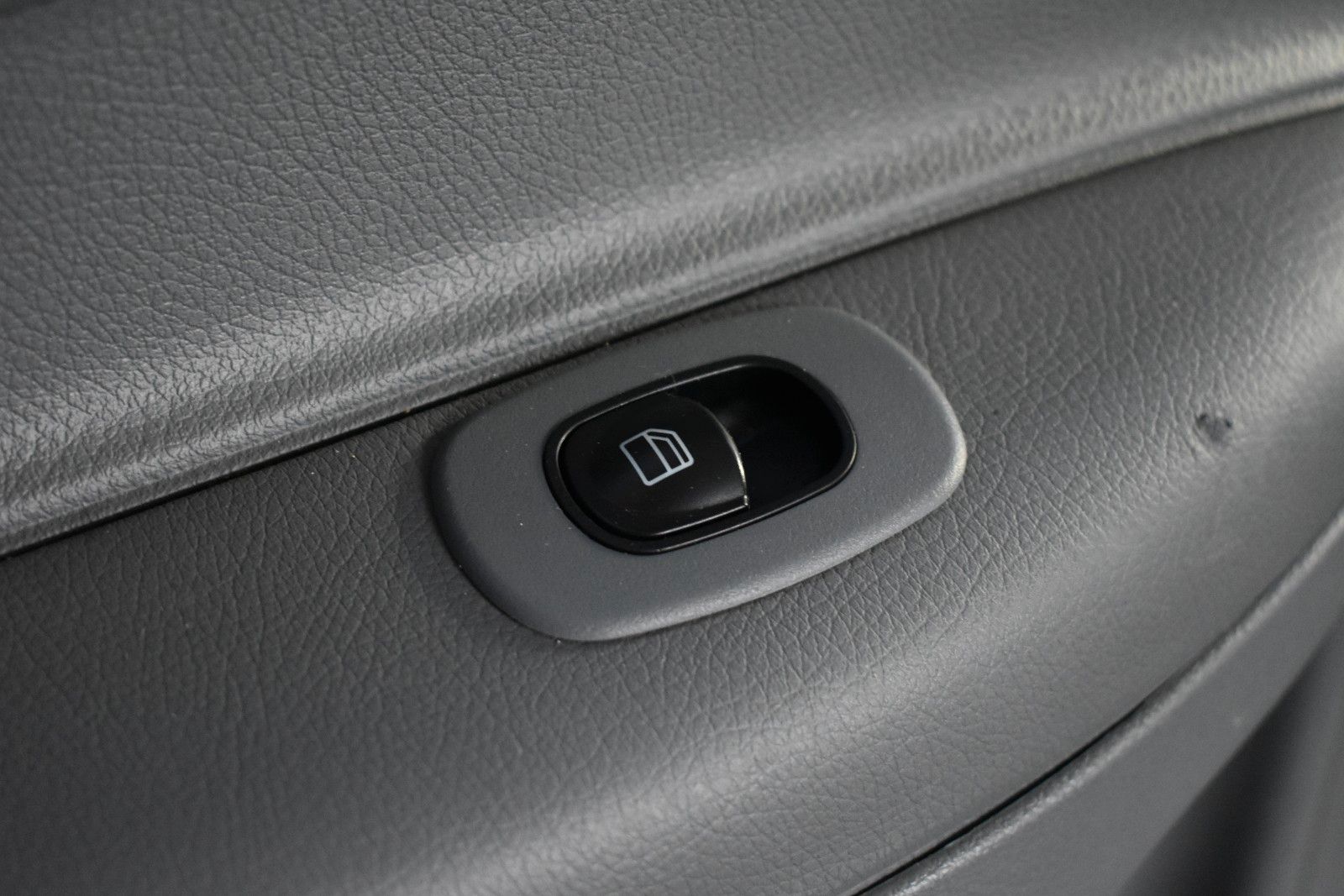 Fahrzeugabbildung Mercedes-Benz Viano 2.2 CDI extralang KLIMA/PDC/AHK/6 Sitze