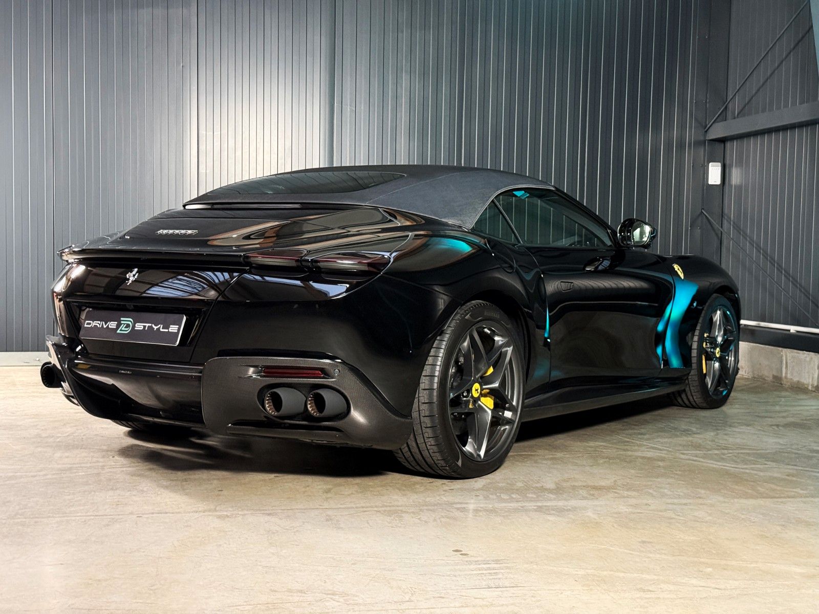 Fahrzeugabbildung Ferrari Roma Spider + Carbon + Daytona + ACC + 360 Grad