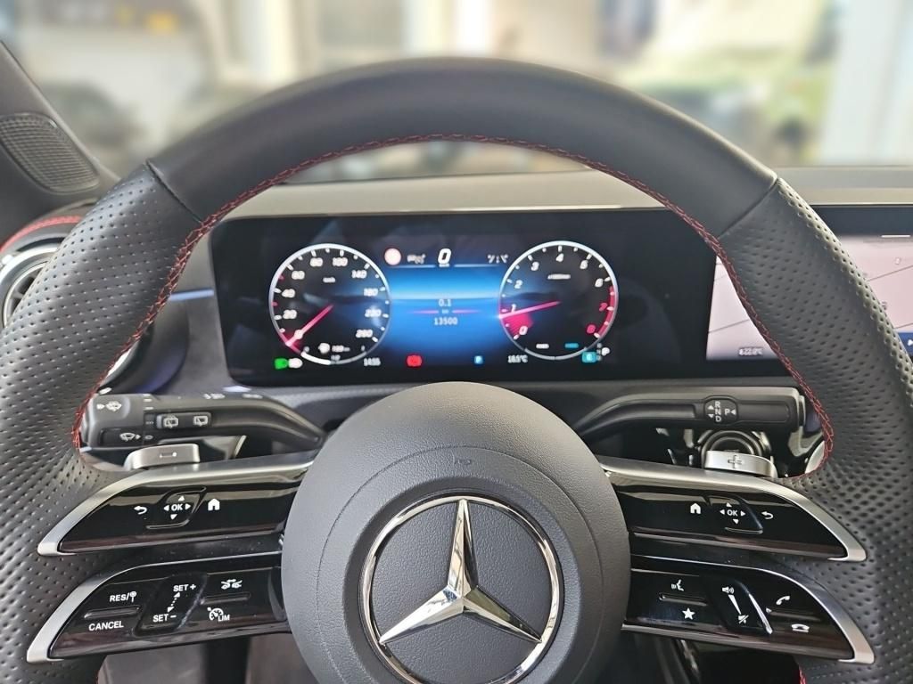Fahrzeugabbildung Mercedes-Benz CLA 200 SB AMG AHK Pano LED SHZ Ambie. 360° ACC