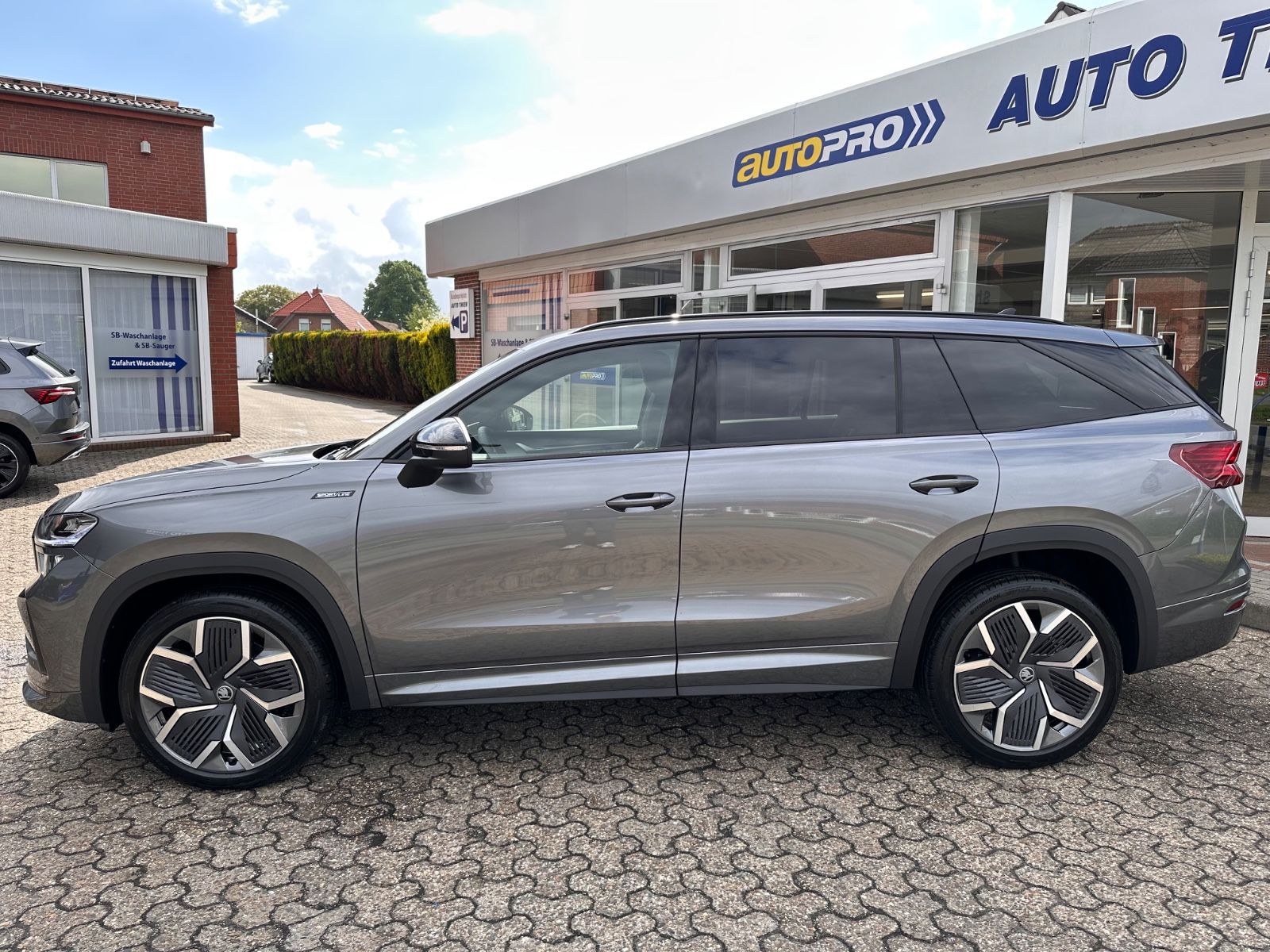 Fahrzeugabbildung SKODA Kodiaq 2.0 TDI 4x4 Sportline Matrix/AHK/Pano/7