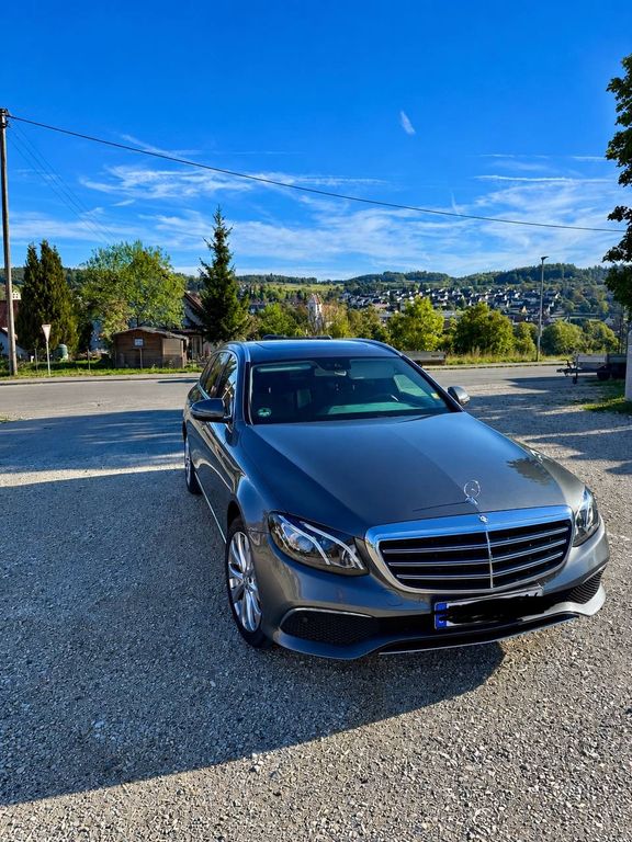 Image of Mercedes-Benz E 220