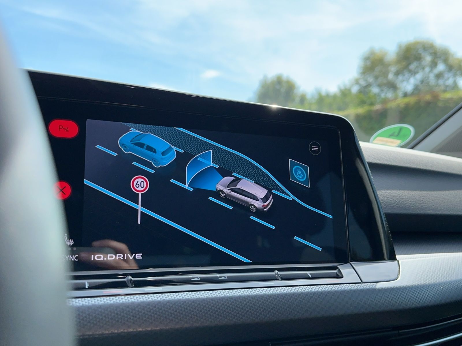 Fahrzeugabbildung Volkswagen Golf VIII Variant eTSI Active DSG DSG NAVI LED A