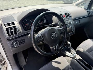 Volkswagen Touran - 10
