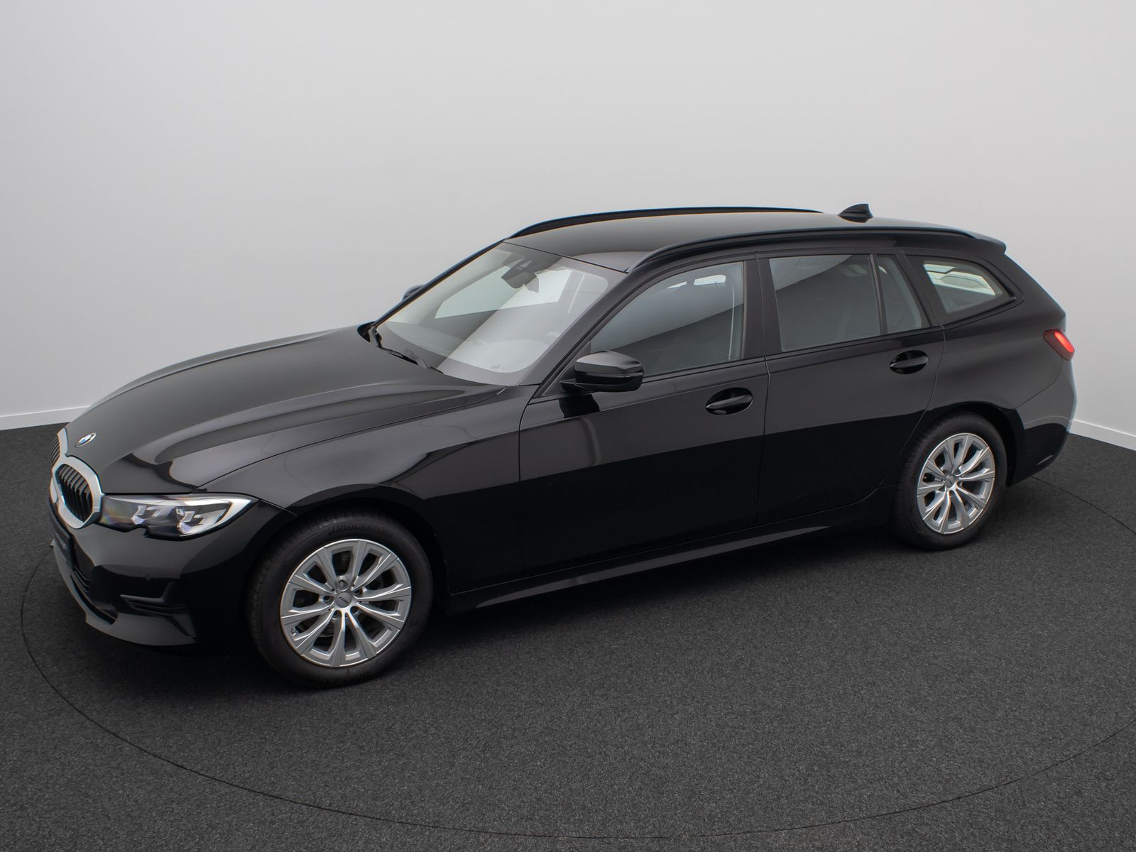 Fahrzeugabbildung BMW 320d DAB CockPitPro PDC DrivingAssist Alarm LED