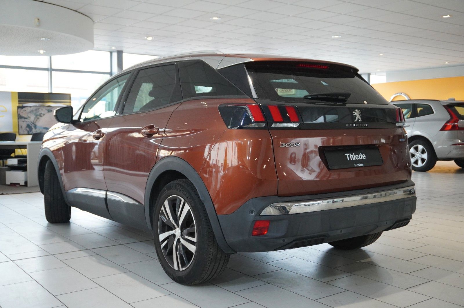 Fahrzeugabbildung Peugeot 3008 1.2 ALLURE NAVI/LED/VIRTU./SHZ/TEMP./NEBEL