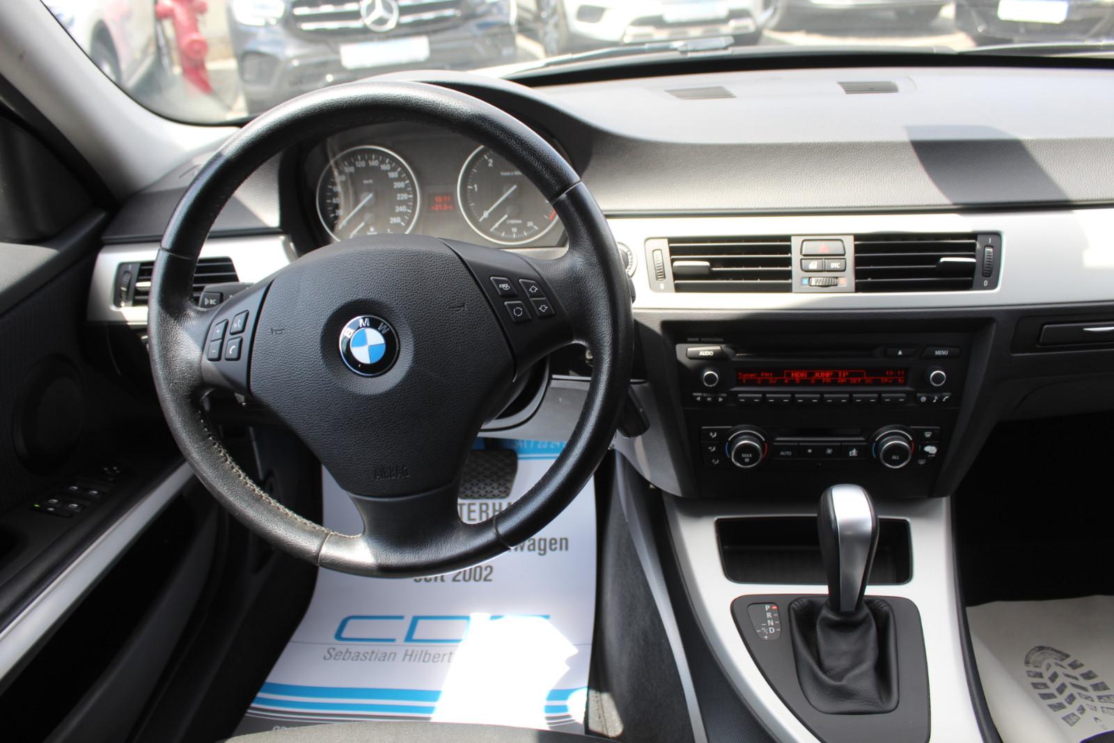 BMW 325 2011 — rear view