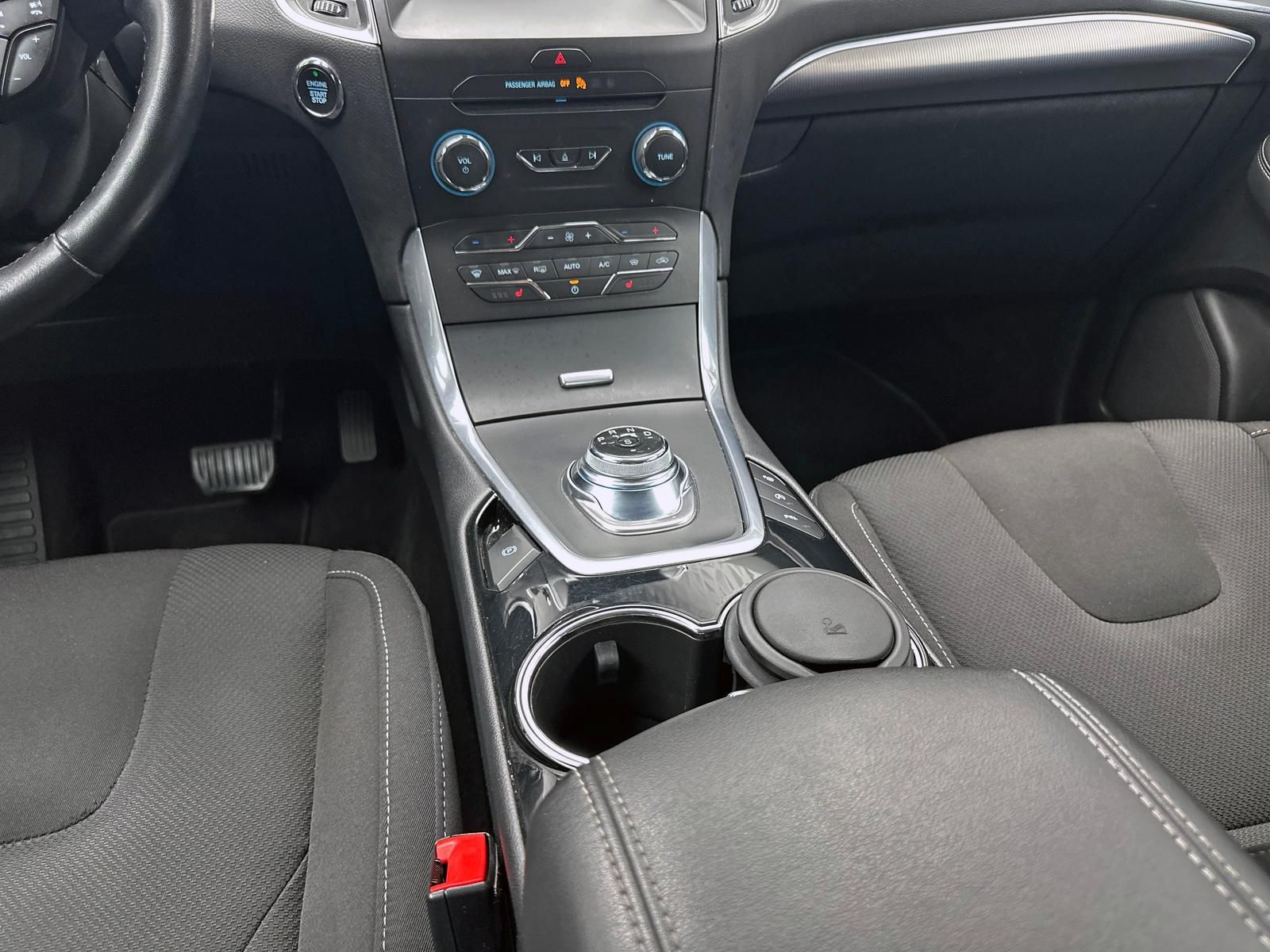 Fahrzeugabbildung Ford S-MAX 2.0 ECOBLUE TITANIUM/7-SITZE/NAVI/RCAM/LED