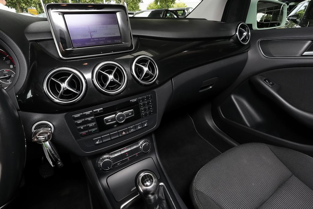 Mercedes-Benz B 180