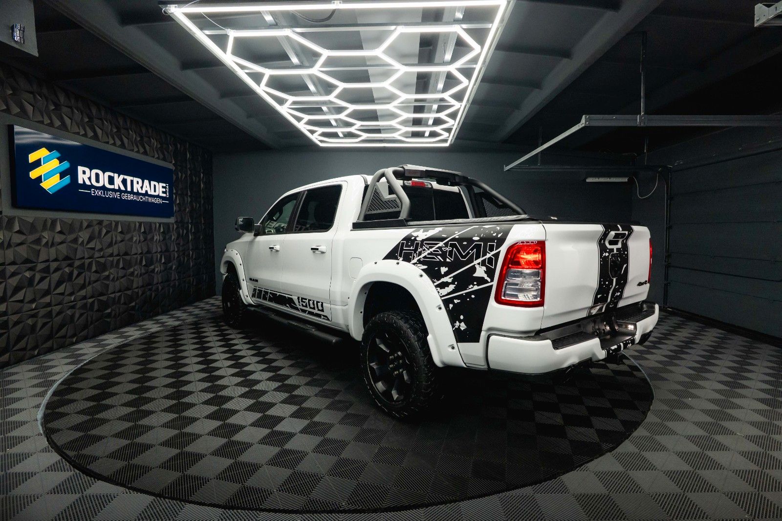 Fahrzeugabbildung Dodge RAM 5.7 V8 HEMI 4x4 OFFROAD Night-Paket *GEN 5*