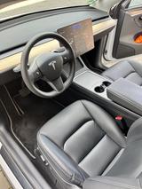 Tesla Model Y Große Reichweite - Allradantrieb - - : Geländewagen, Grosse
