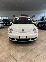 Volkswagen New Beetle 1.6 - weiße Volkswagen New Beetle