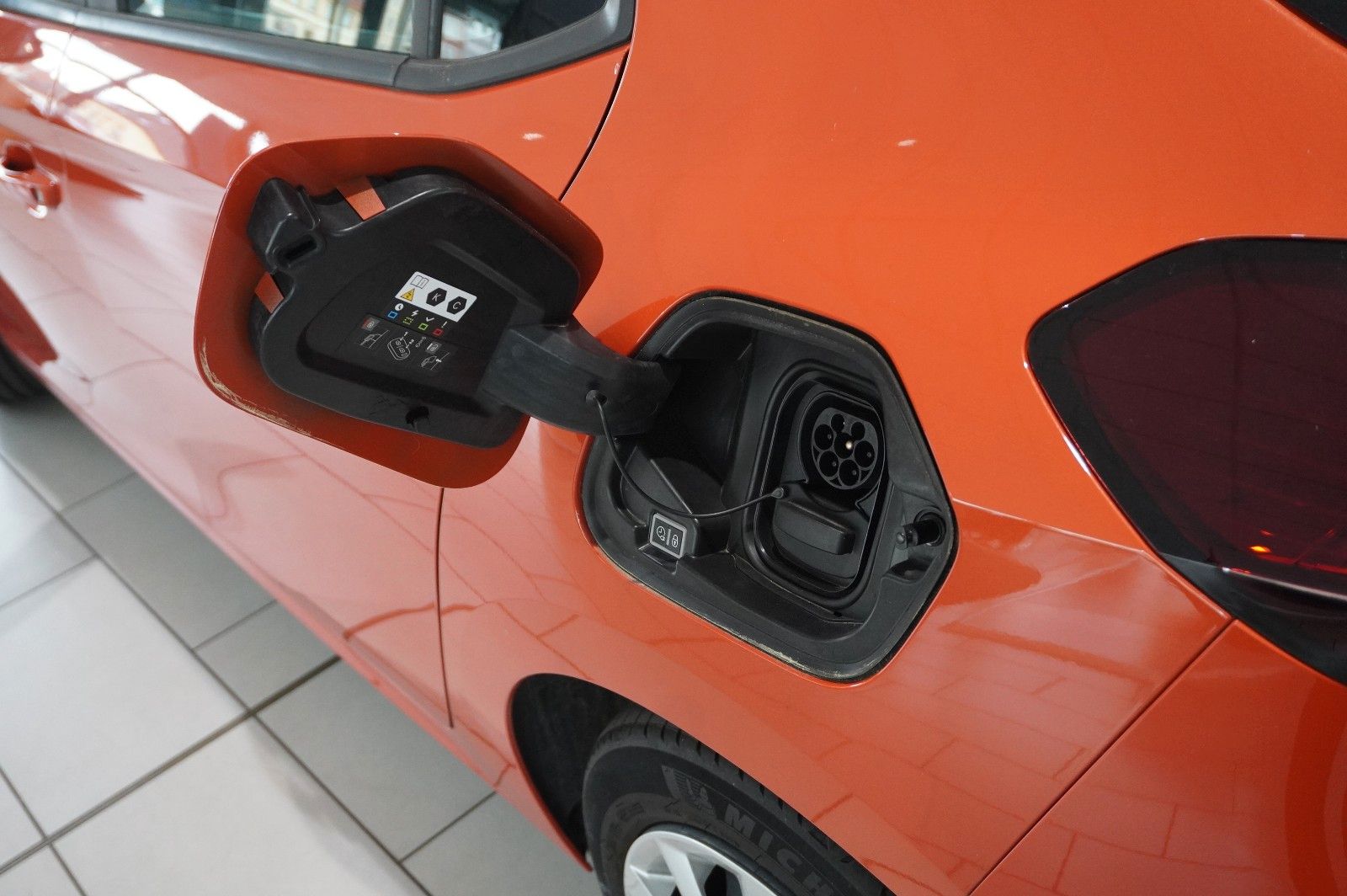 Fahrzeugabbildung Opel Corsa-e F EDITION 7KW NAVI/VIRT/TEMP/DAB/WÄRMEP.
