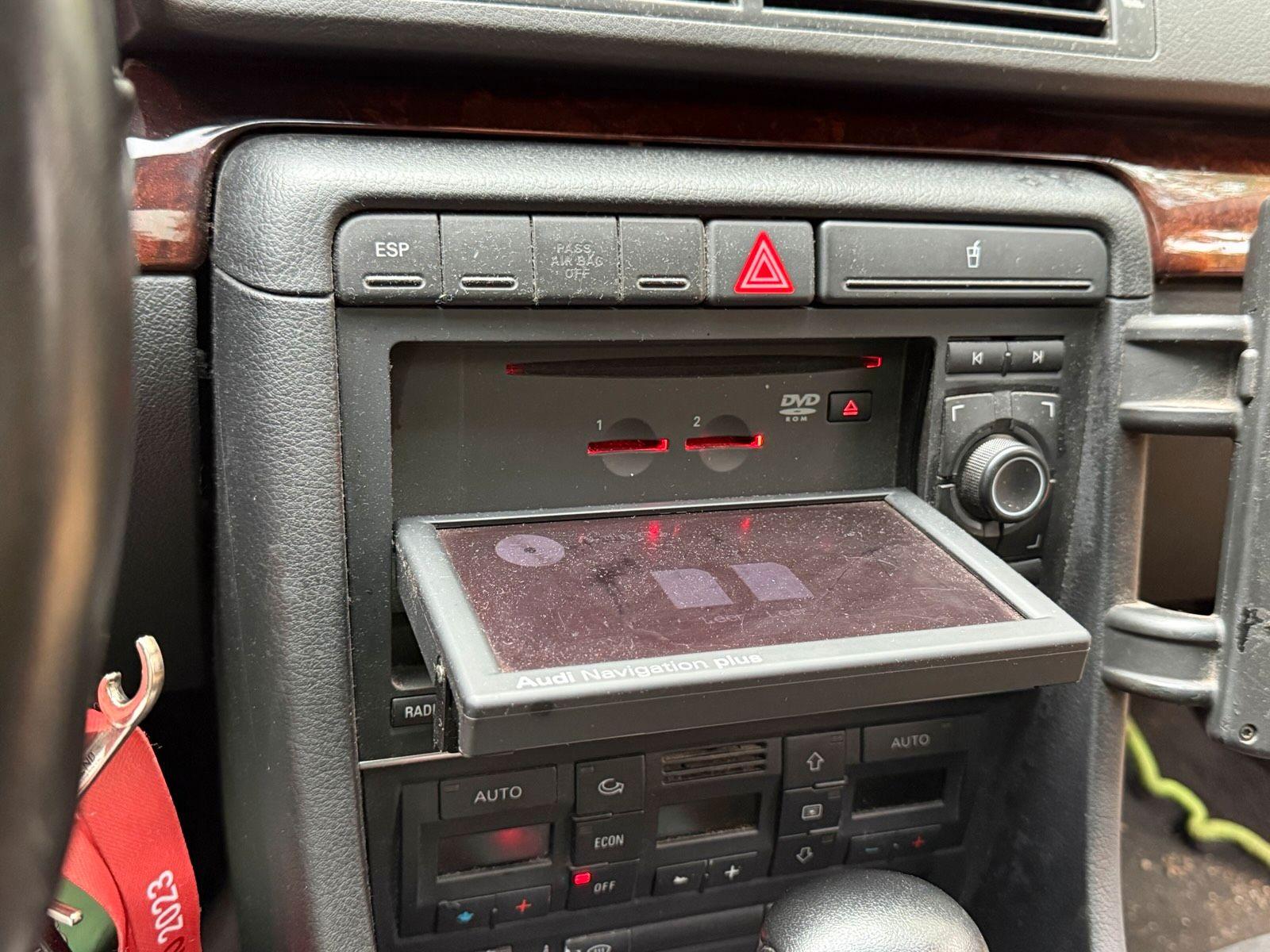 Audi A4 2004 — photo 13