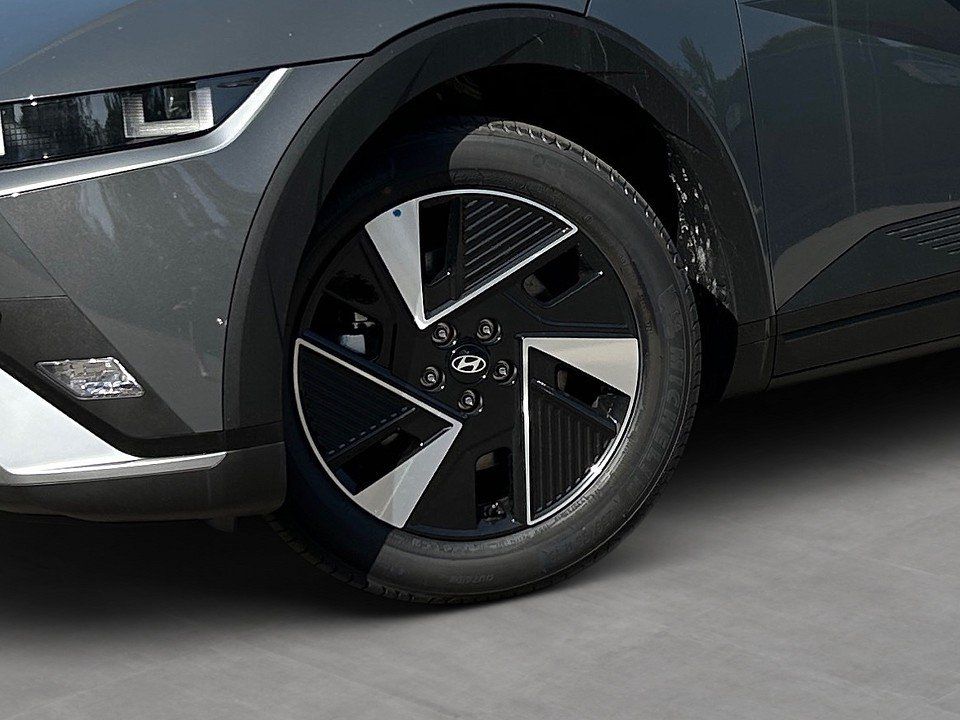 Fahrzeugabbildung Hyundai IONIQ 5 MY25 63 kWh BASIS WÄRMEPUMPE 440KM-RANGE