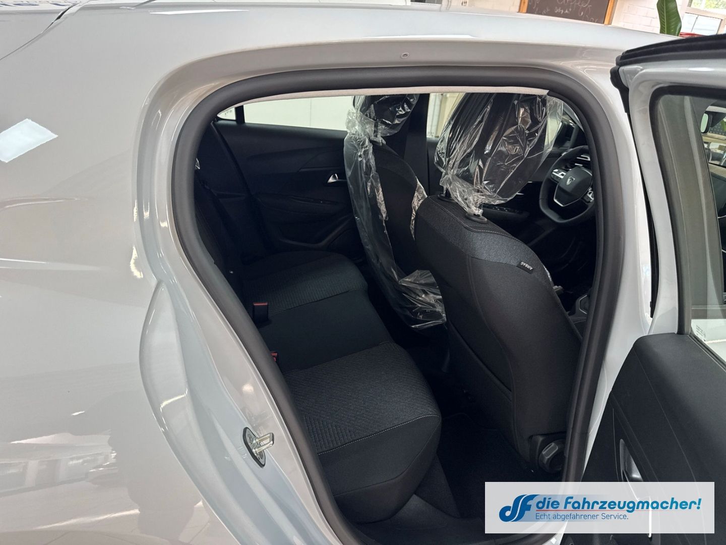 Fahrzeugabbildung Peugeot 208 Style LED Fahrerprofil DAB SHZ Keyless Start