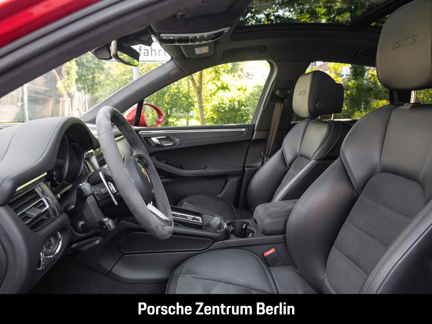 Porsche Macan GTS Karminrot Sportabgasanlage Panorama foto 5