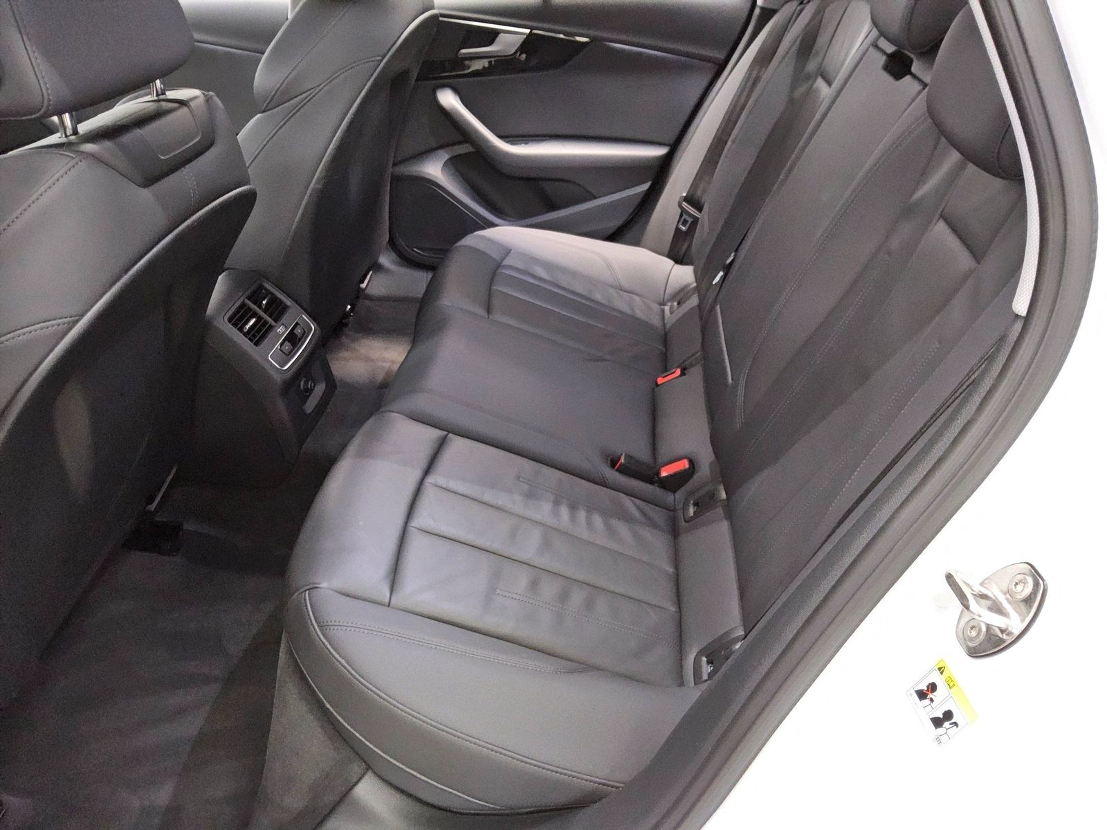 Audi A4 Avant 40 TDI S-Line Leder Navi LED PDC AHK foto 13