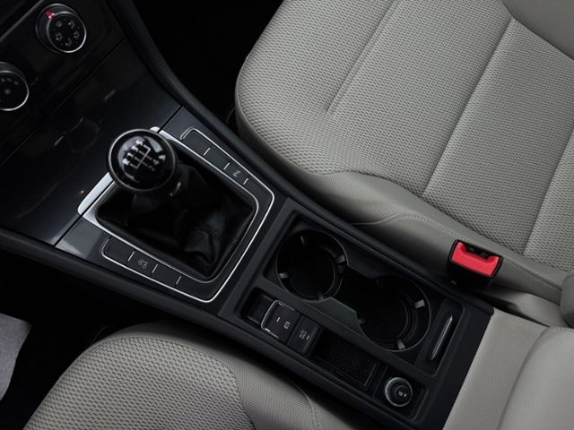 Fahrzeugabbildung Volkswagen Golf Comfortline 1.0 TSI 5-Gang AC PDC ZV