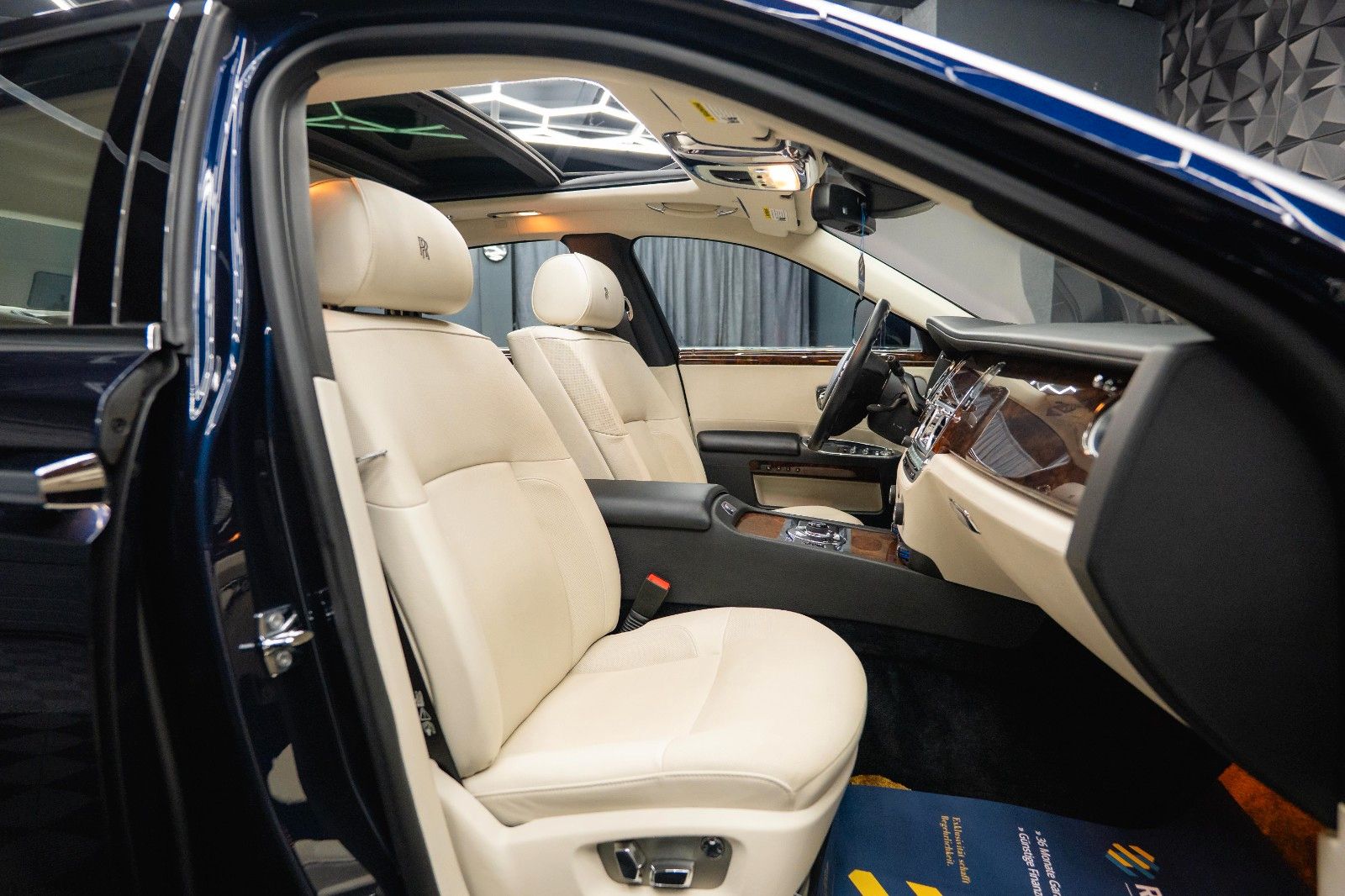 Fahrzeugabbildung Rolls-Royce Ghost V12 Full Service *Panorama*TV*360*HU*19%*