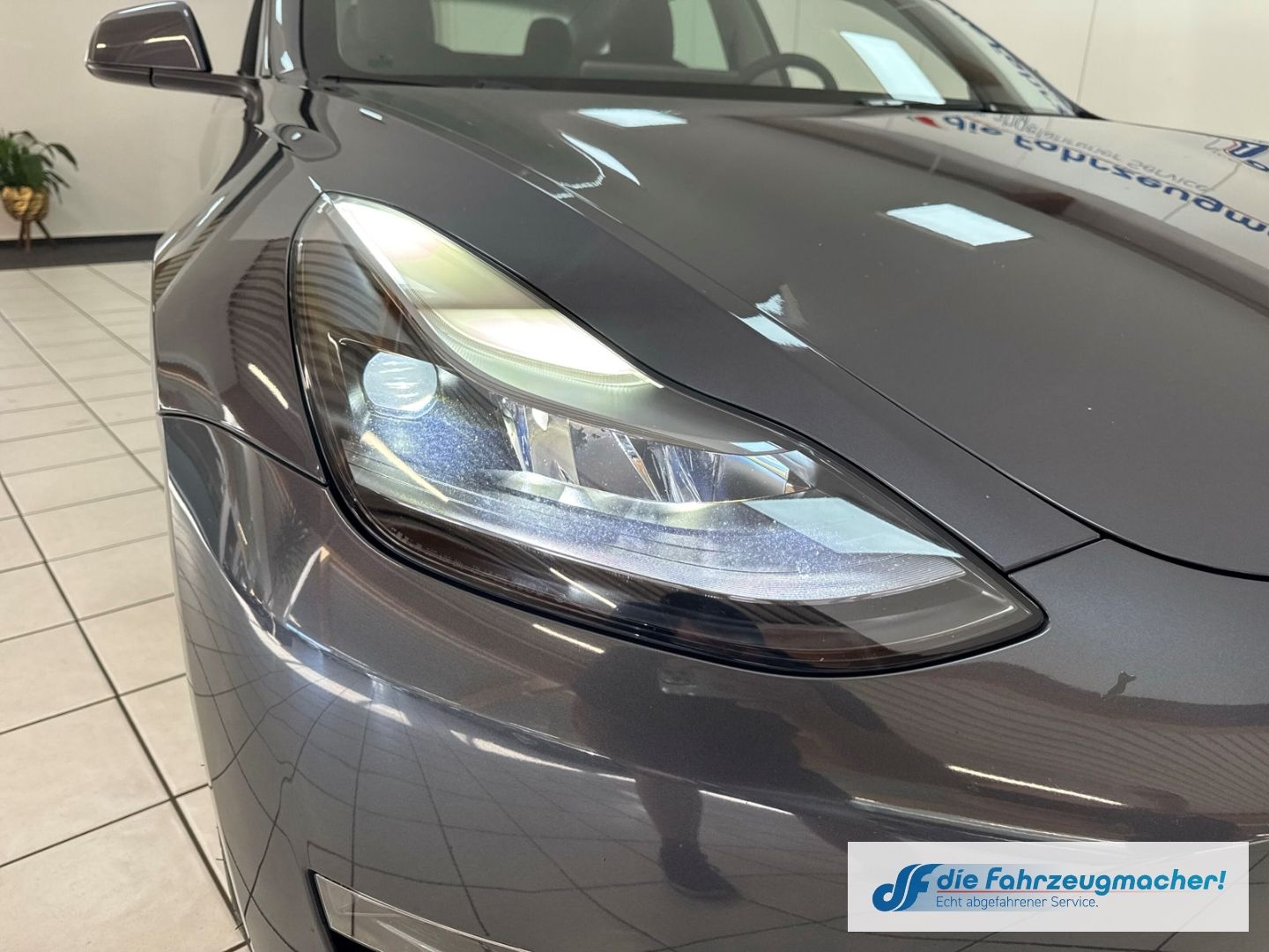 Fahrzeugabbildung Tesla Model 3 RWD Soundsystem ACC El. Heckklappe WLAN