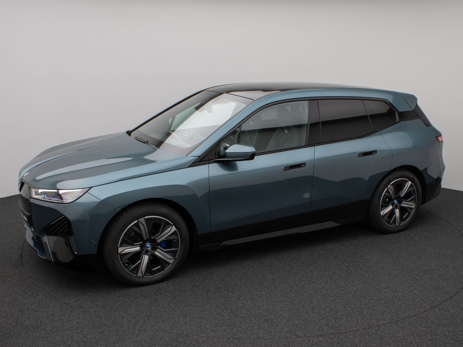 Fahrzeugabbildung BMW iX xD40 Sport Panorama 360° Laser DAB H/K 21Zoll