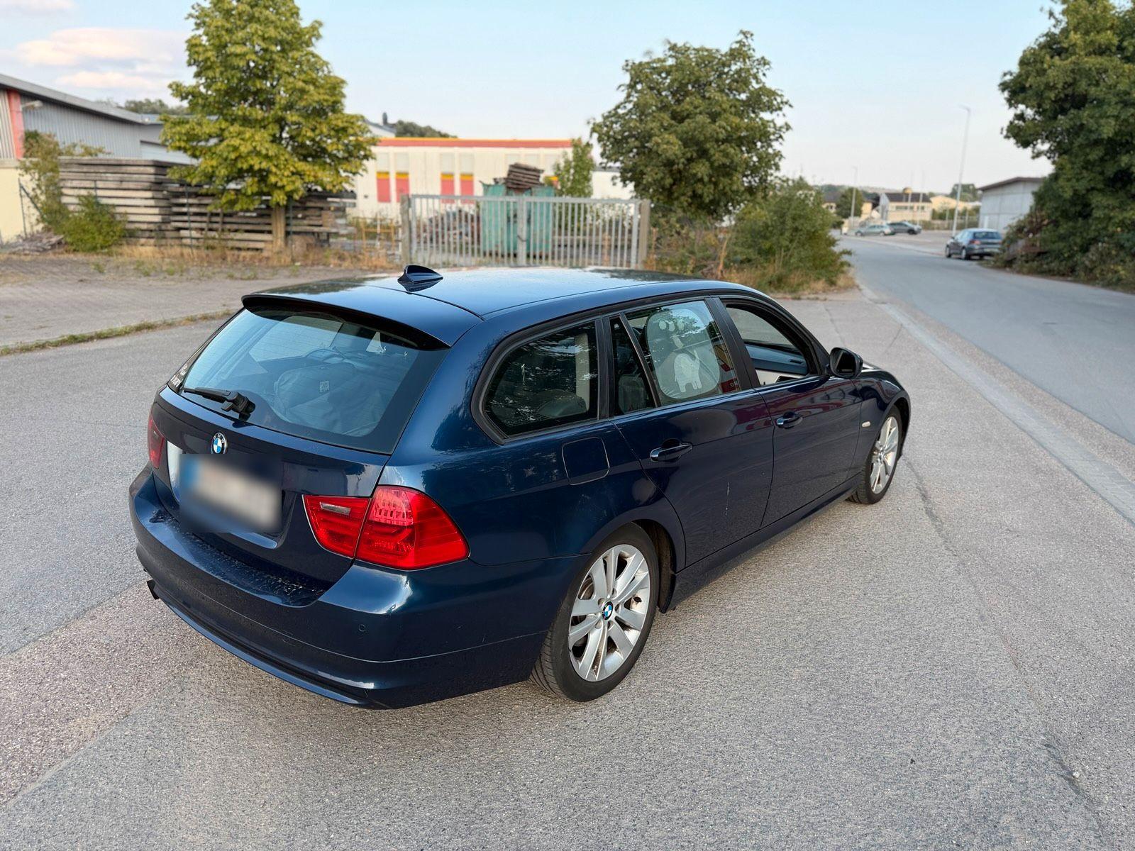 BMW 316 2010 — interior