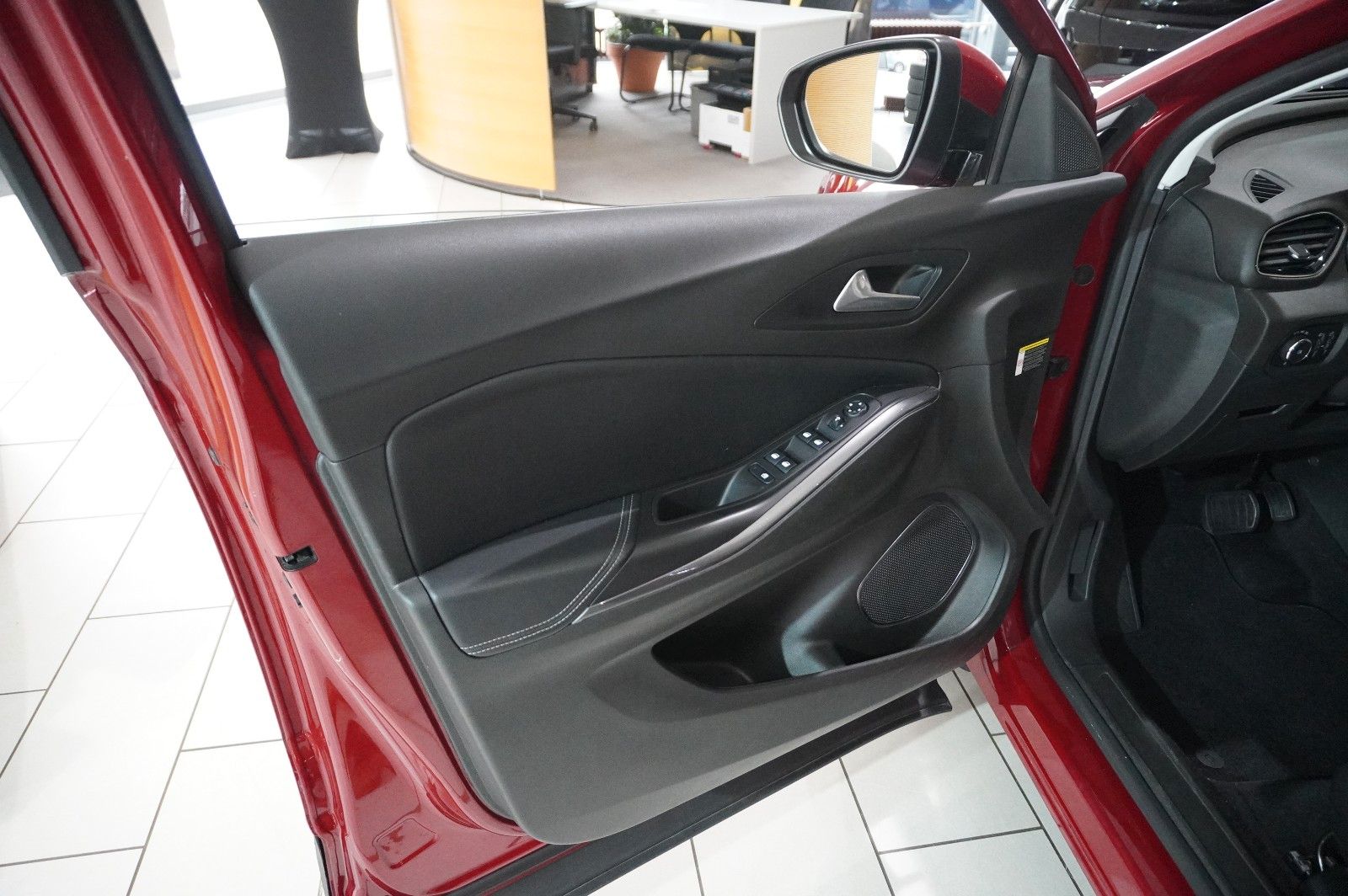 Fahrzeugabbildung Opel Grandland (X) 1.6 ELEGANCE HYBRID NAVI/SH/KAMERA