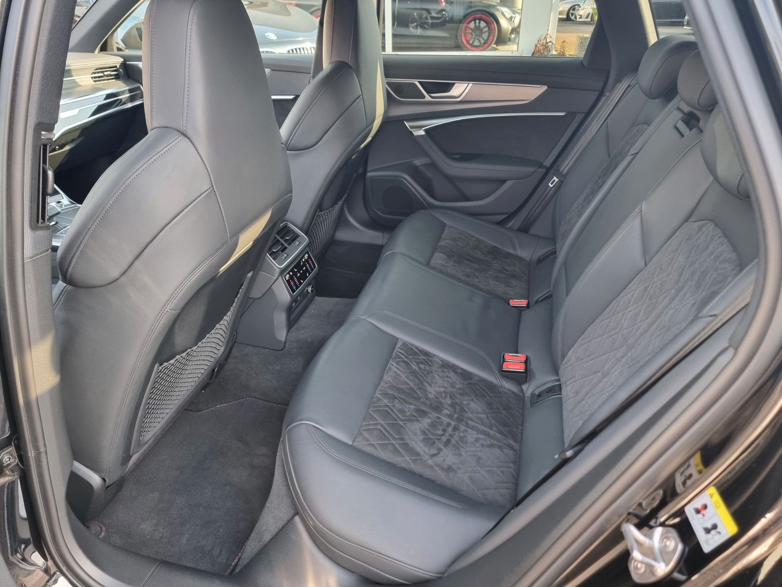 Fahrzeugabbildung Audi RS6/Dynamik Plus/Keramik/Sportabgas/RS-Fahrwerk