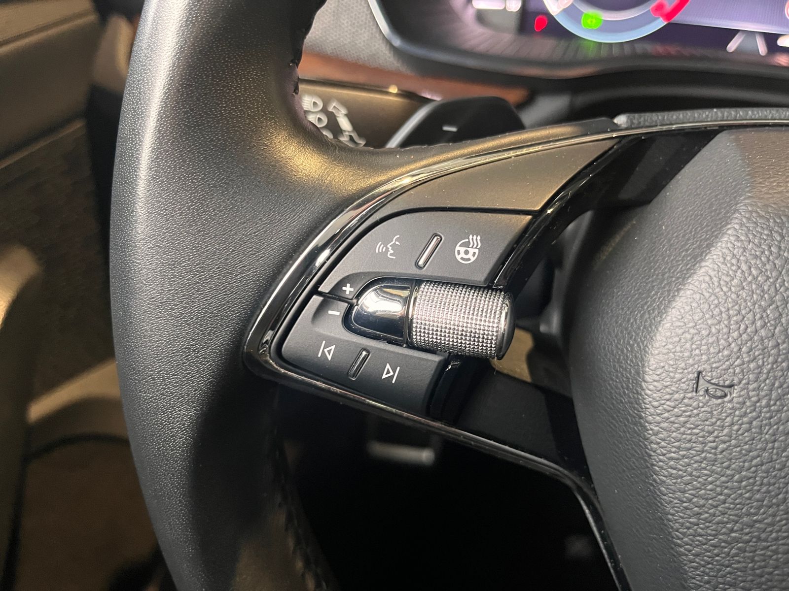 Fahrzeugabbildung SKODA Octavia Combi Scout 4x4 VIRTUAL ACC HUD LED