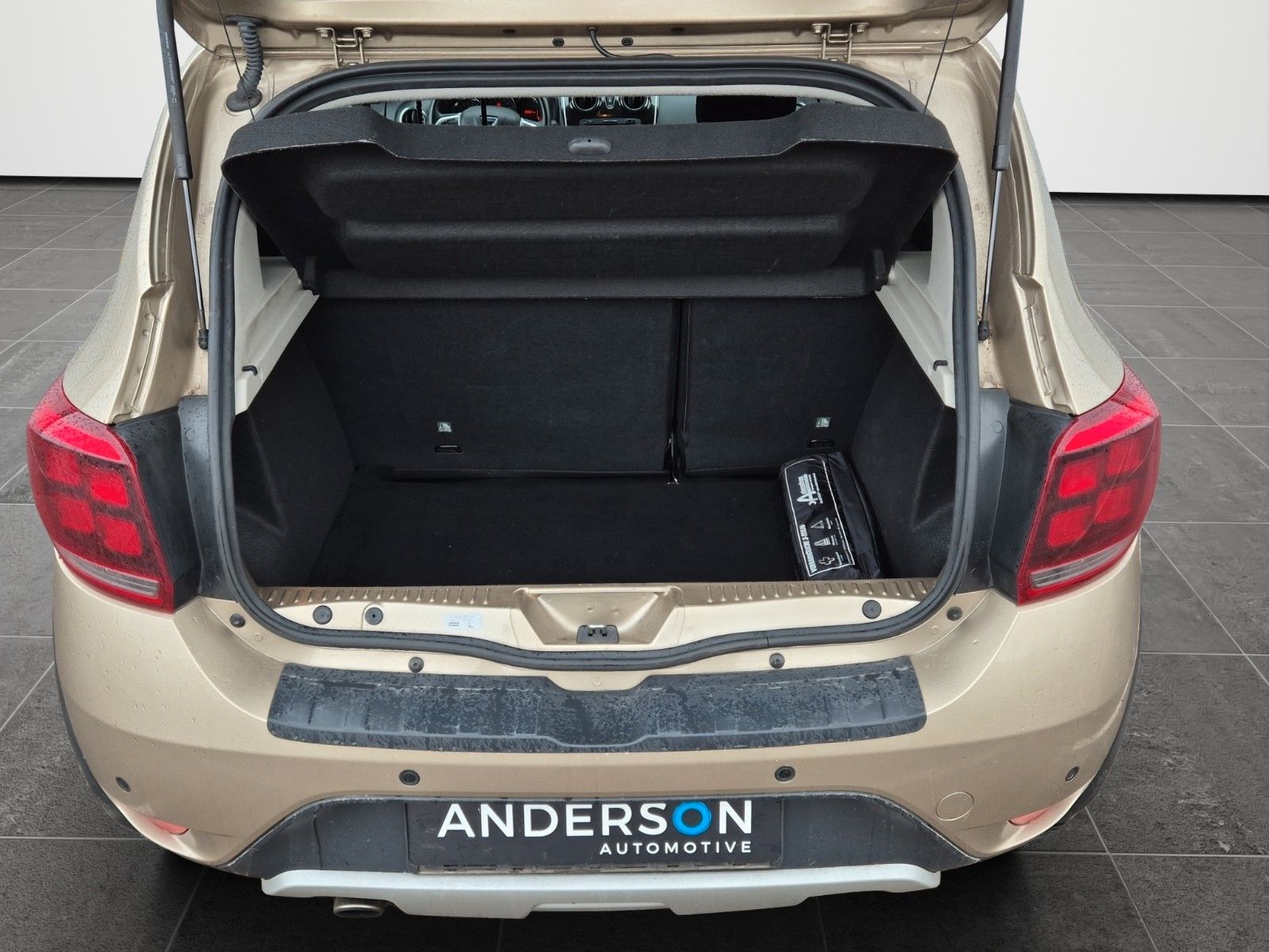 Fahrzeugabbildung Dacia SANDERO II STEPWAY KAM AHK ALLWET USB NAVI