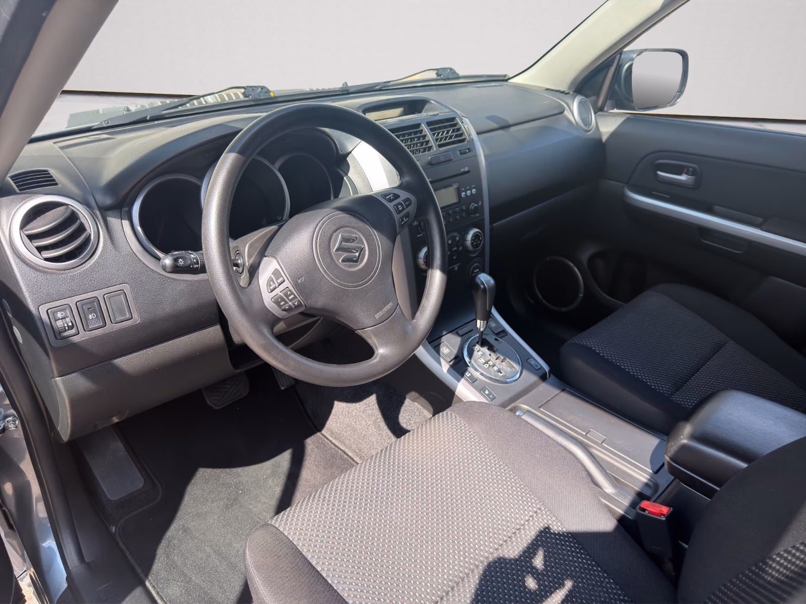 Suzuki Grand Vitara 2.0 140 ch Comfort+ • BVA • 4x4 • Toit ouvrant • Sièges chauffants