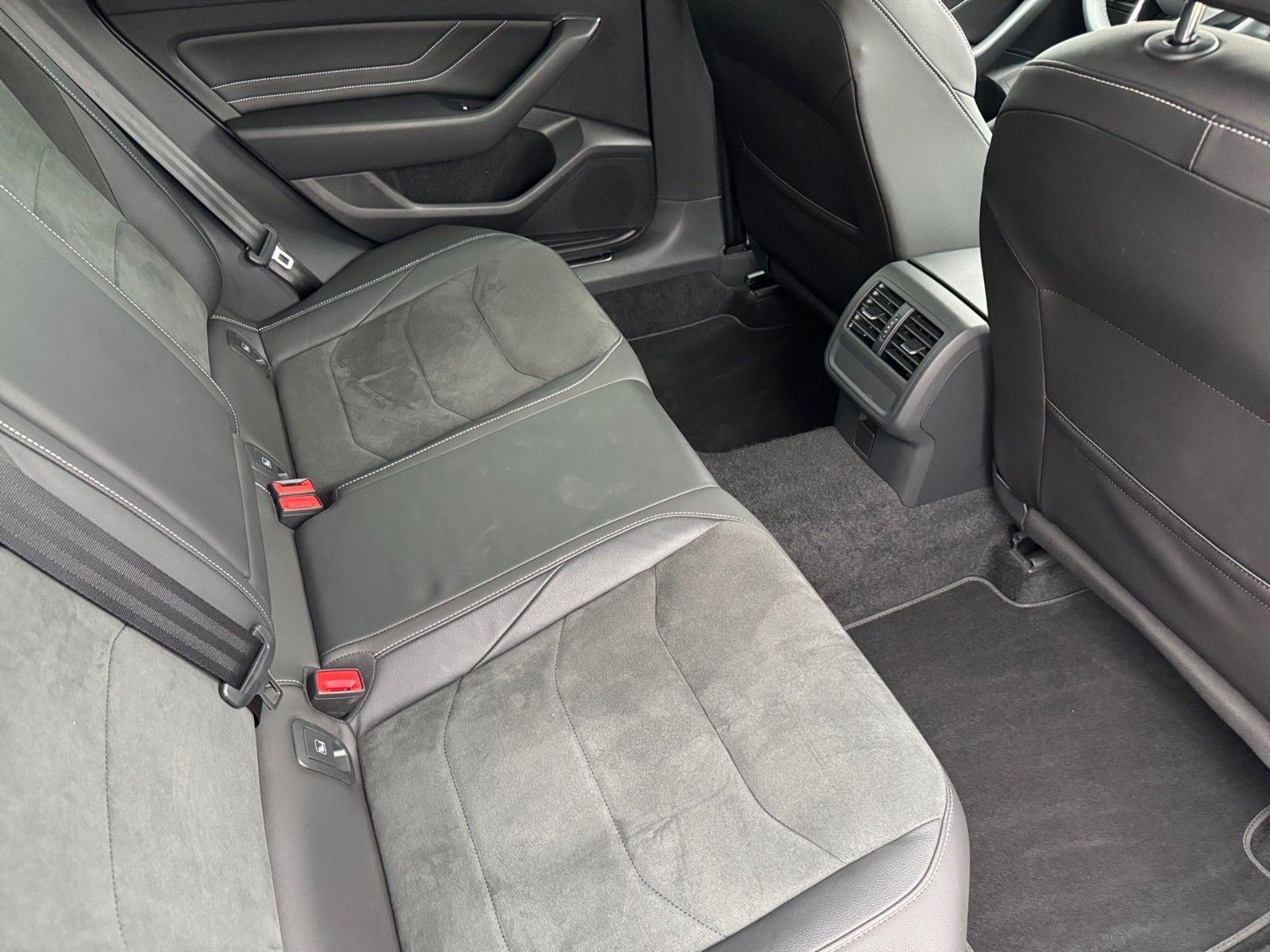 Fahrzeugabbildung Volkswagen Arteon Shooting Brake Elegance 2.0 TSI