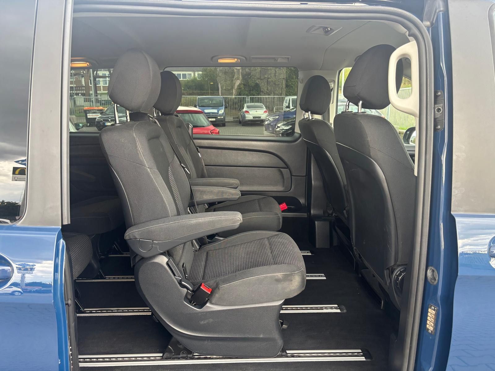 Fahrzeugabbildung Mercedes-Benz V 220 d LANG-AHK-NAV-PDC-SHZ-APP-TEMP.-DAB
