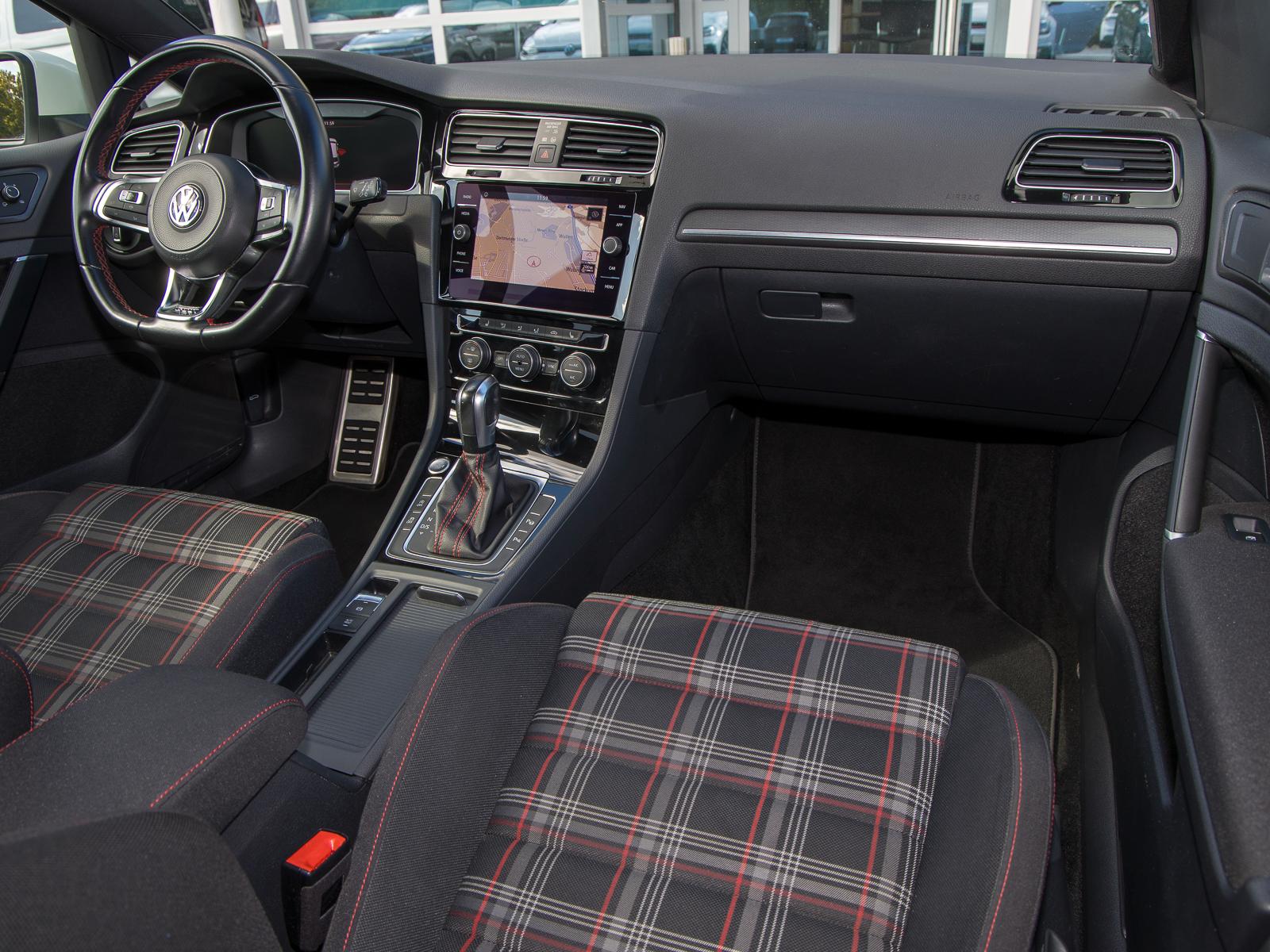 Volkswagen Golf GTI PERFORMANCE DSG PANO NAVI AHK LED ACC