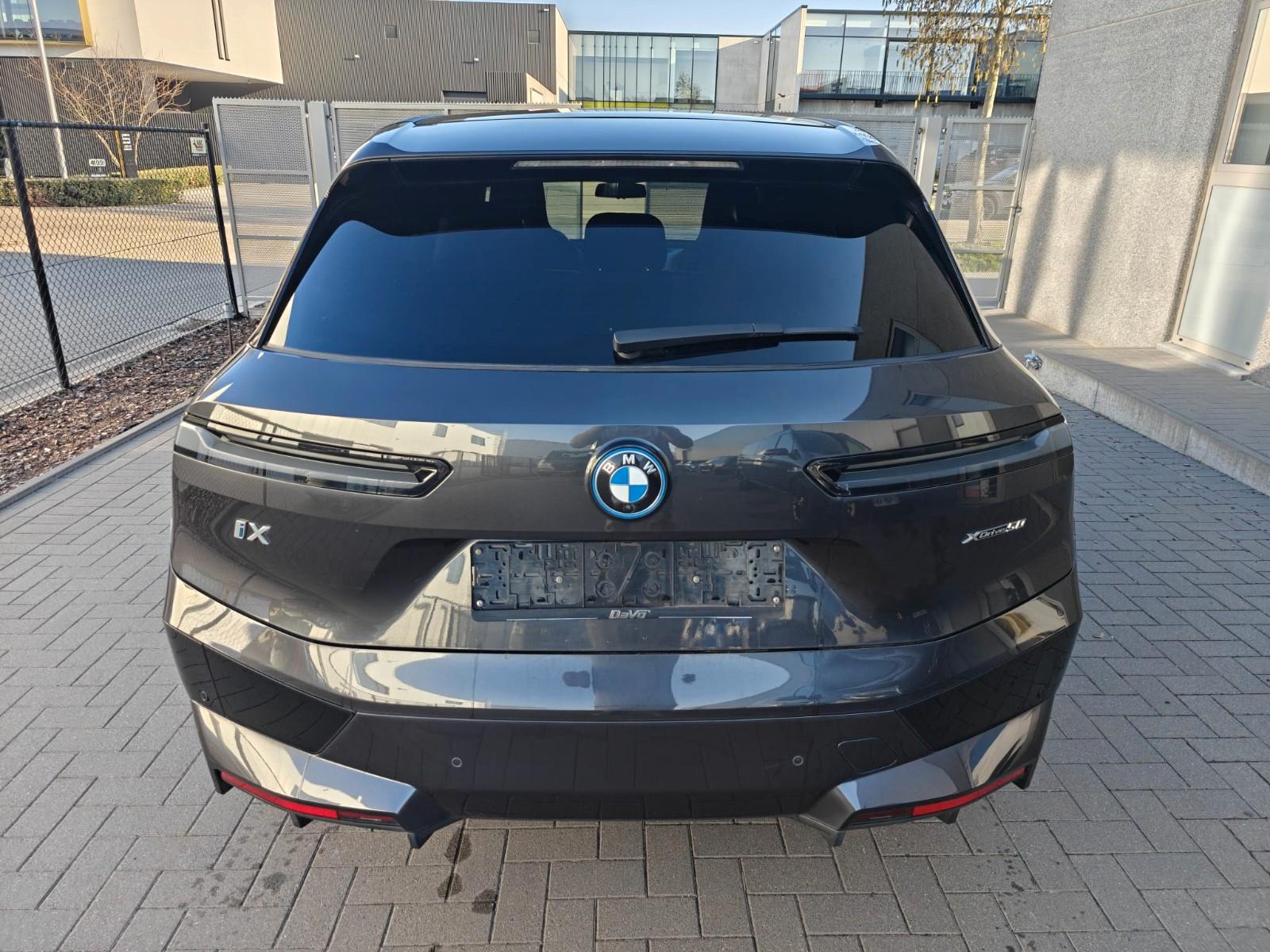 BMW iX 50 385KW525PS FULL OPTION PANO ALU 22 ZOLL