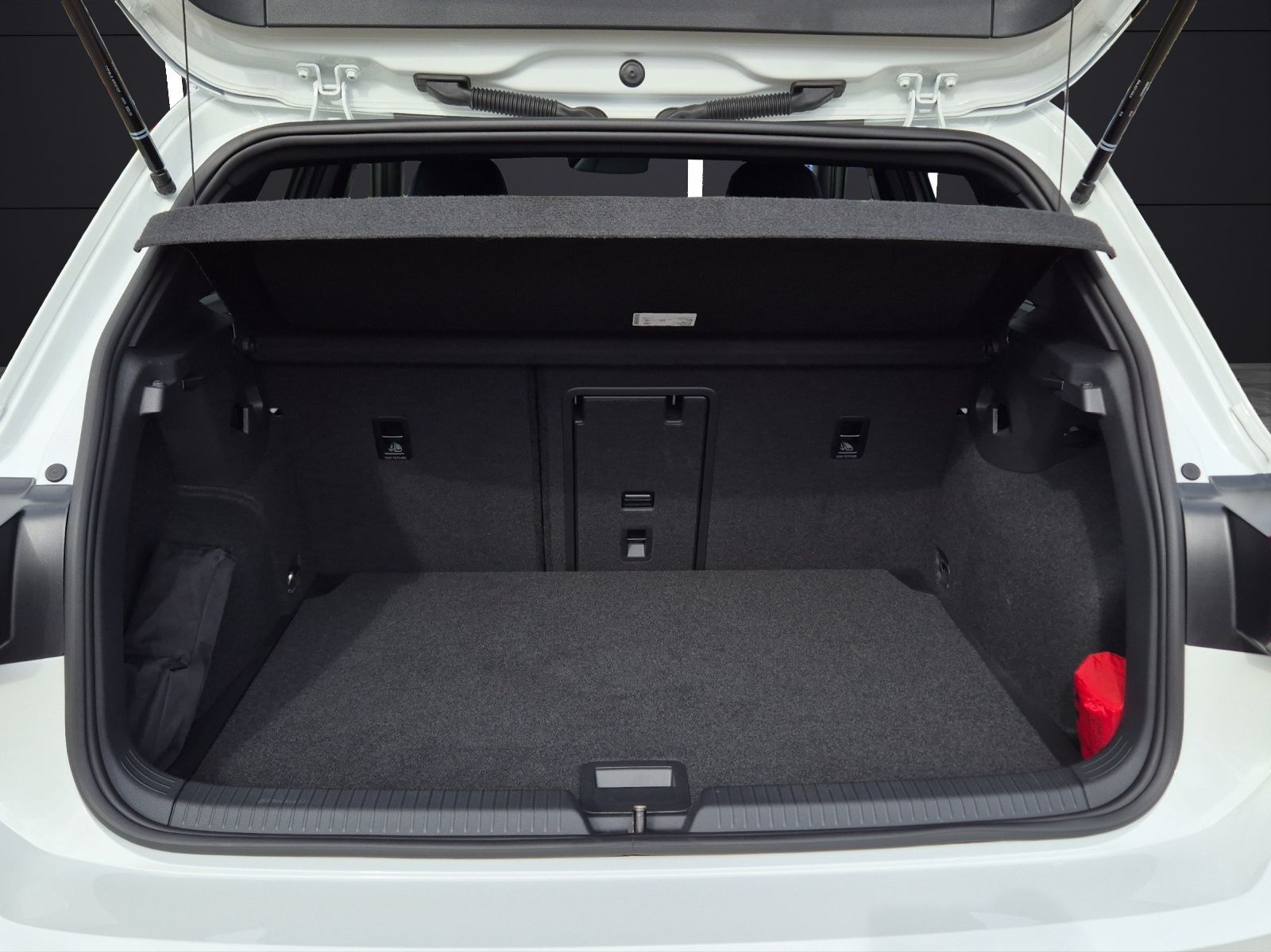 Fahrzeugabbildung Volkswagen Golf VIII R DSG 4M LEDplus Navi AID Pano Akra AC