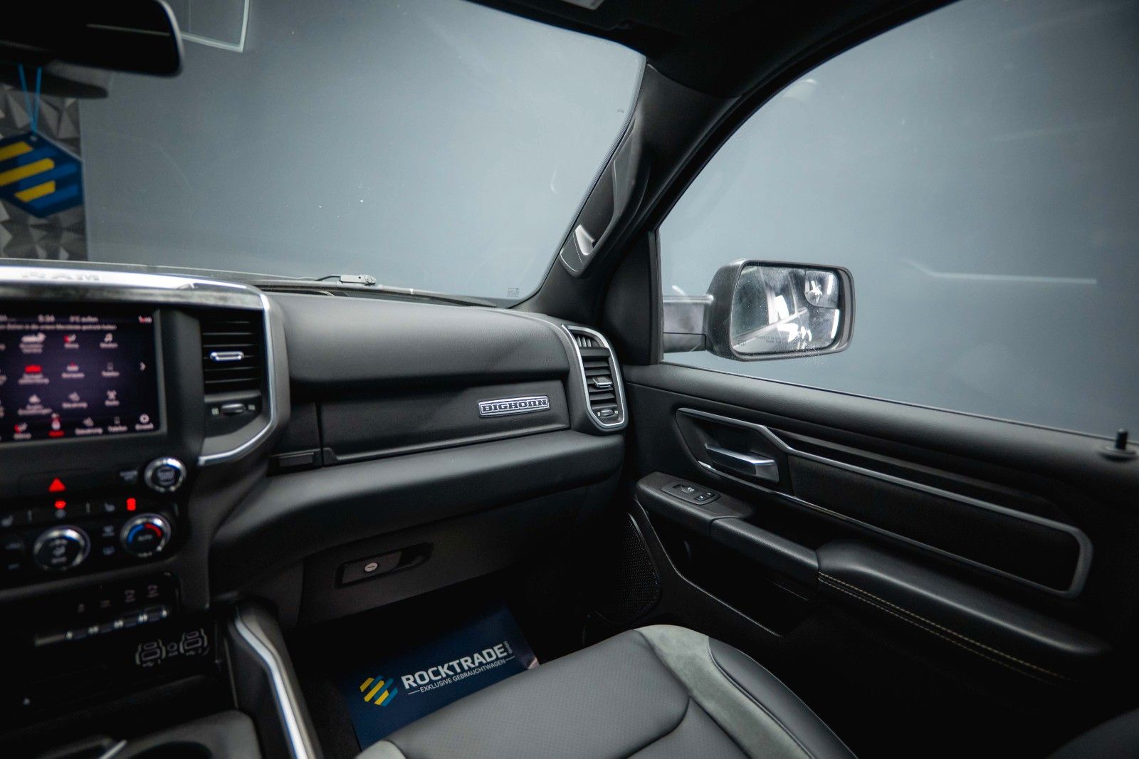 Fahrzeugabbildung Dodge RAM 5.7 V8 HEMI 4x4 OFFROAD Night-Paket *LED*19%