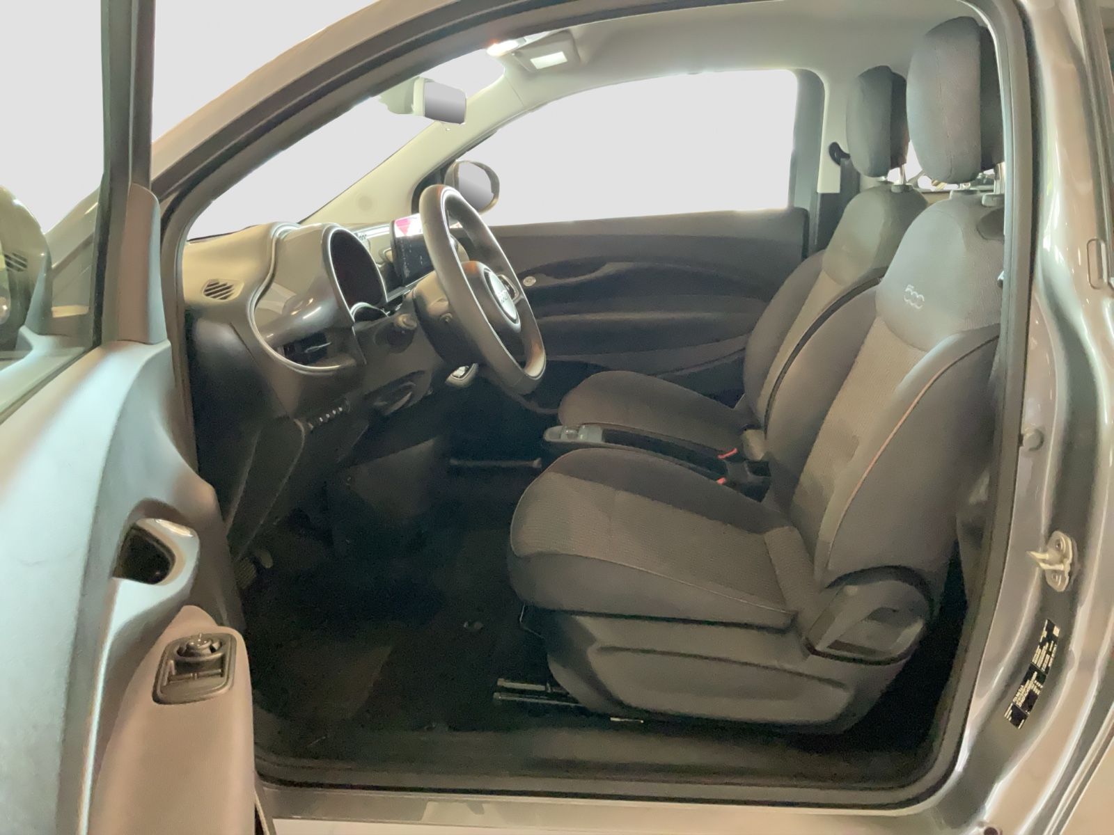 Fahrzeugabbildung Fiat 500e Icon 42 kWh + Einparkhilfe