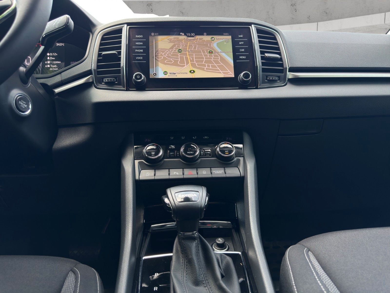 Fahrzeugabbildung SKODA Karoq 1.5L*DSG*AHK*Navi*LED*Kamera*TOP**