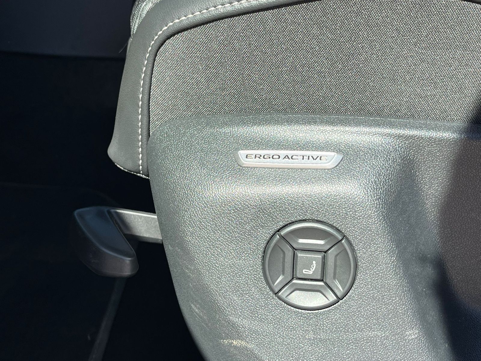 Image du véhicule Volkswagen Tayron 2.0 TDI 4M R-Line 7Si*MATRIX*AHK*PANO*HUD