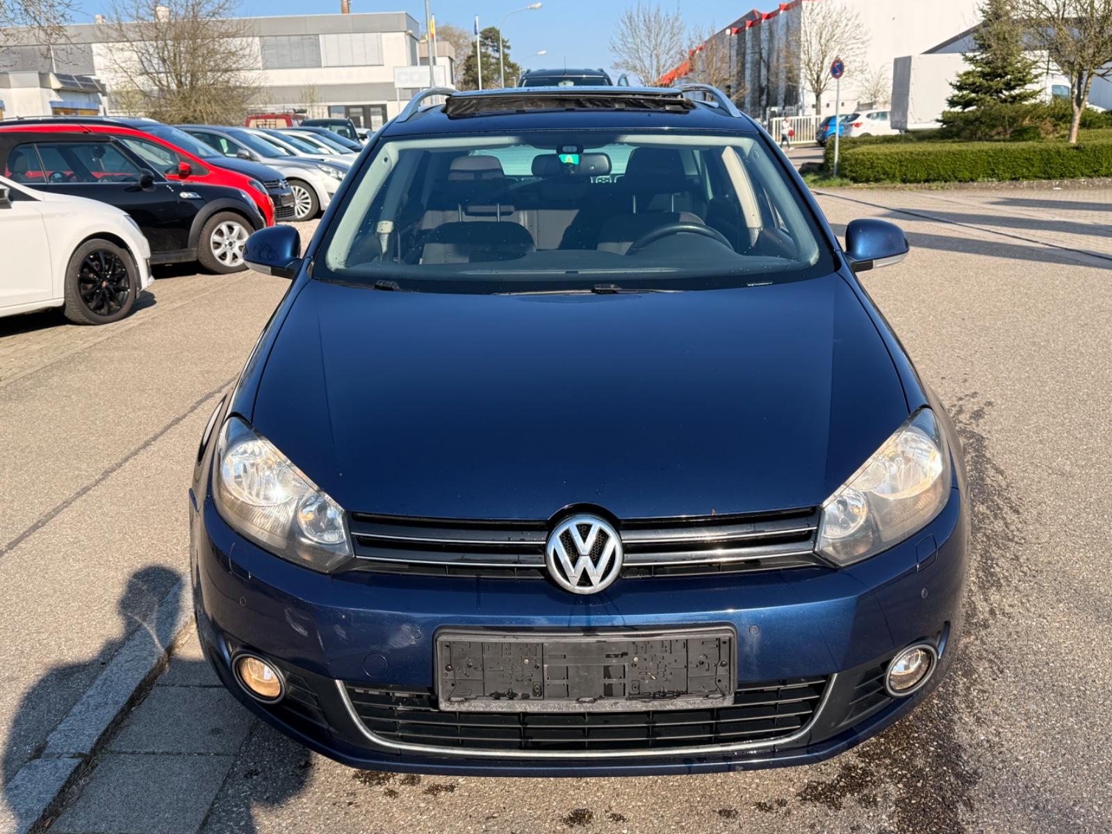 Volkswagen Golf 2012 — rear view