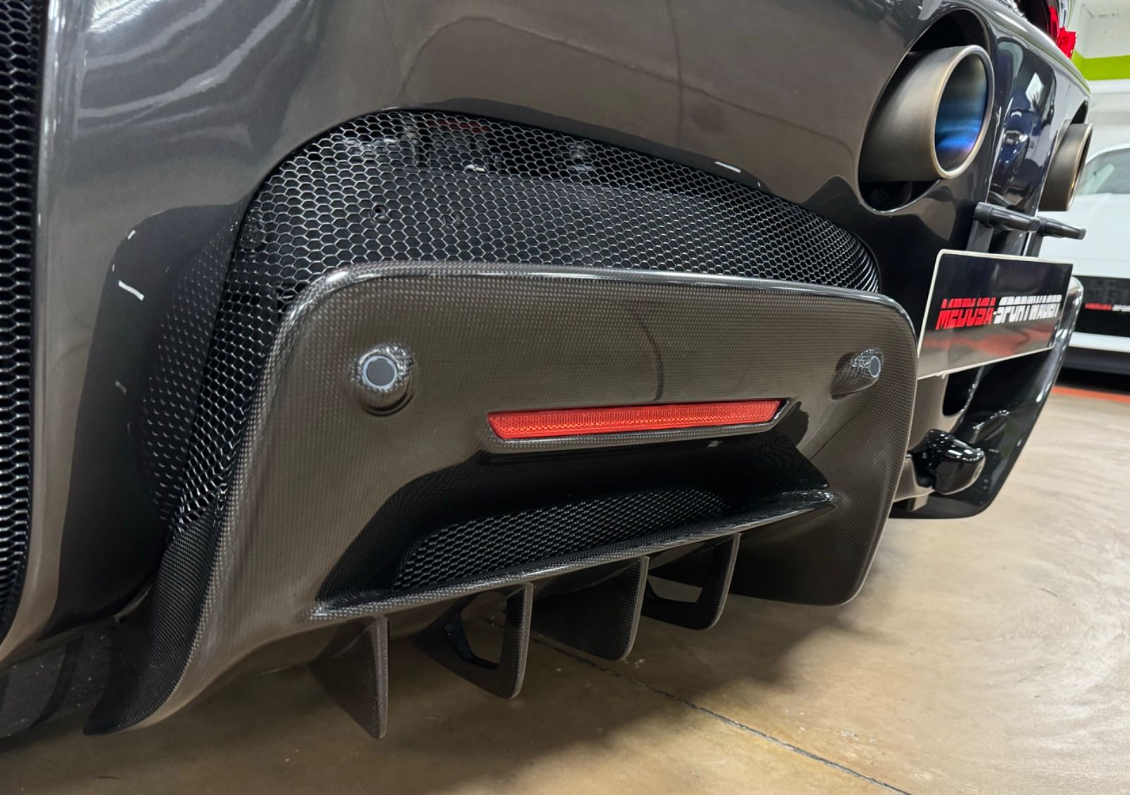 Fahrzeugabbildung Ferrari SF90 CARBON INT&EXT JBL LIFT DAYTONASEAT FULL