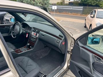 Mercedes E 230 - 12