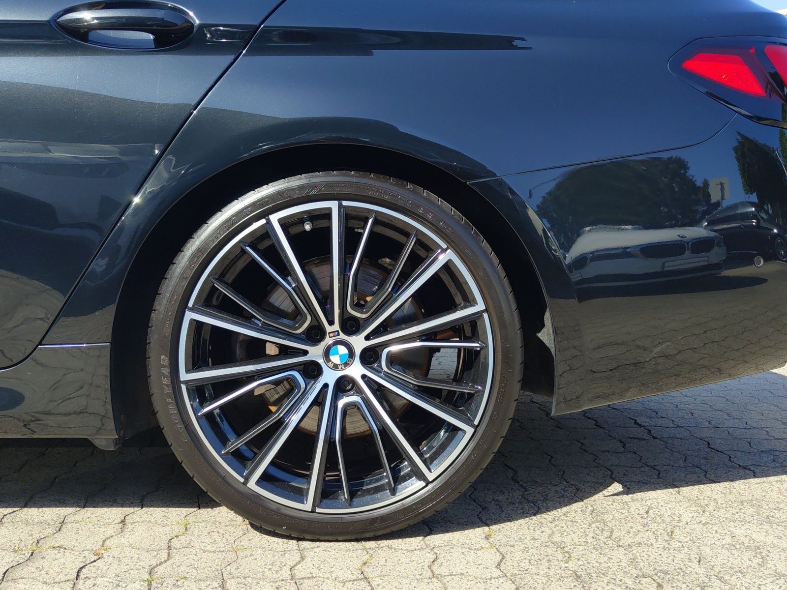 BMW 540i xDrive SAG M Sport HDU LED CAM ACC 4xAC foto 12