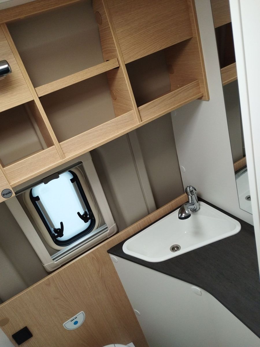 Fahrzeugabbildung Sunlight Adventure Cliff 640 Automatik, Dörr Edition, LTE