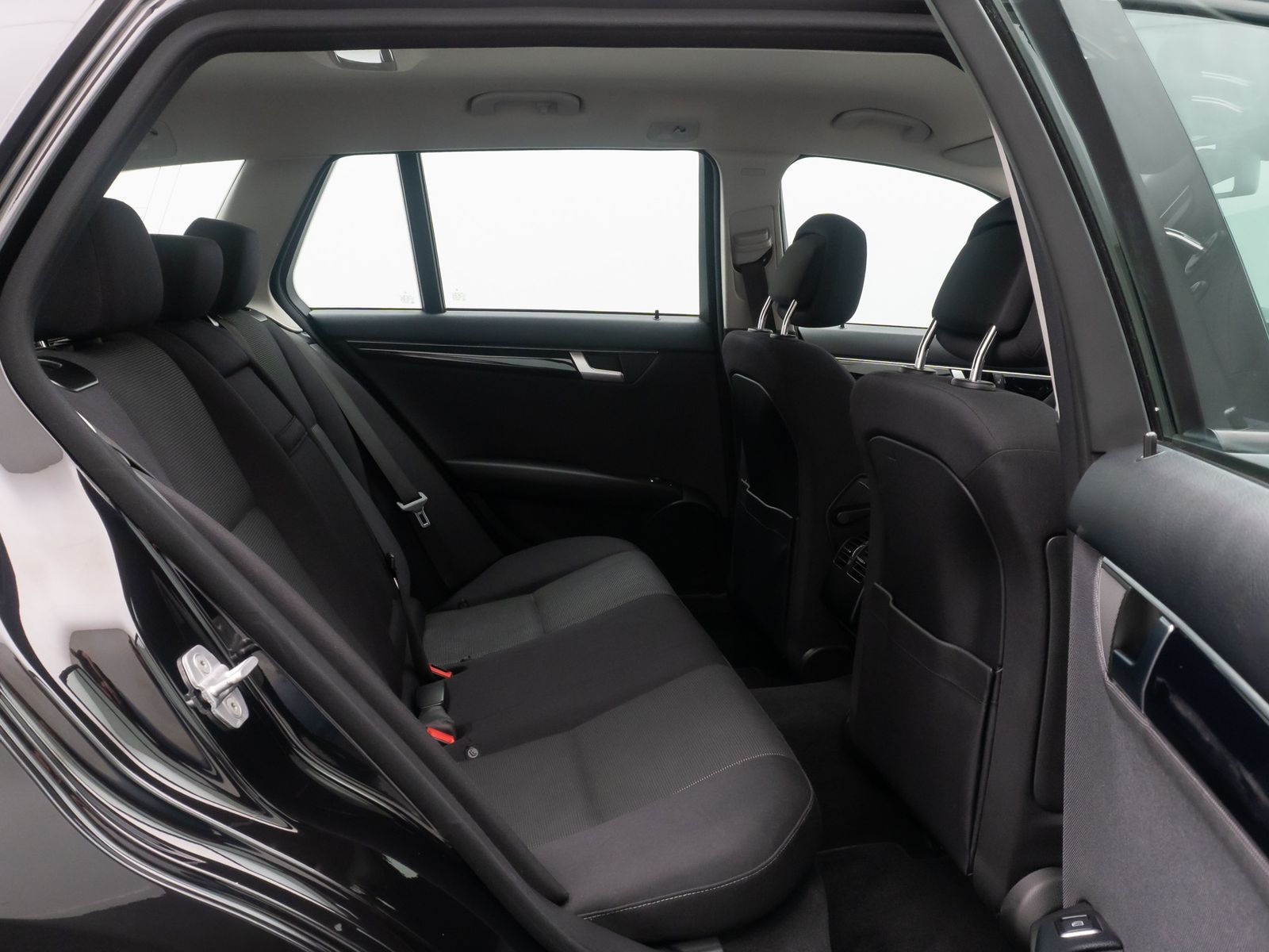 Fahrzeugabbildung Mercedes-Benz C 180 BlueEfficiency AHK Navi HiFi PDC KlimaAut