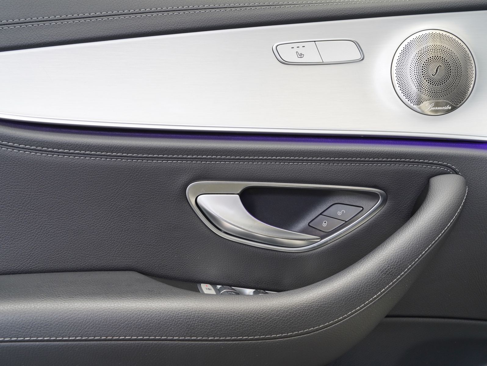 Fahrzeugabbildung Mercedes-Benz E 300 de T 4Matic AMG Line DISTRONIC/BURMESTER