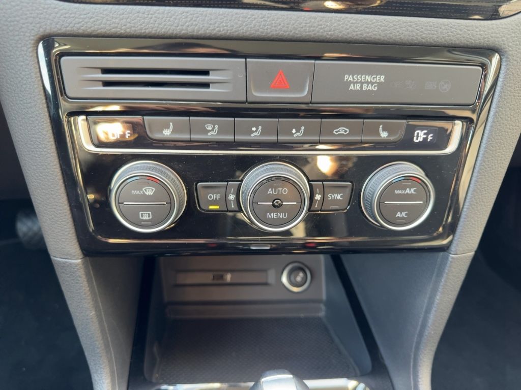 Fahrzeugabbildung Volkswagen Golf Sportsvan Highline  AHK SCHWENKB. NAVI  RÜC