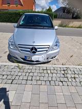 Mercedes-Benz B 180 BlueEFFICIENCY - - Mercedes-Benz B 180: Blueefficiency