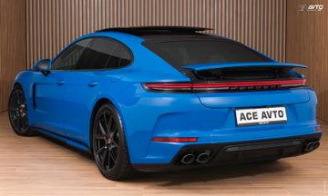 Porsche Panamera - 4